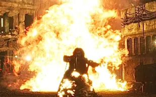 انطلاق الإعلان التشويقي لفيلم Supergirl.. جيسون موموا يسرق الأضواء بكلمة واحدة! (فيديو)