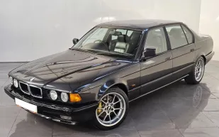 بعد 30 عامًا من المأساة.. BMW توباك شاكور تُعرض للبيع بمبلغ خيالي