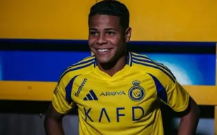 ويسلي يحذف صوره مع النصر بعد الفوز على الشباب.. ما القصة؟