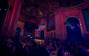 متحدثًا العربية.. سامي زين يتجول في أروقة "رويال رامبل 2026" بالرياض (فيديو)