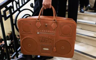 هيرميس تطلق حقيبة Boombox Plume: إبداع عصري في عرض خريف شتاء 2026