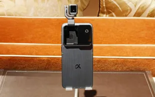 غريب ومختلف… نظرة أولى على هاتف Honor الروبوتي ( فيديو)