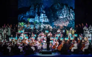 روائع الأوركسترا السعودية في العُلا: تجربة موسيقية تجمع بين التراث والحداثة