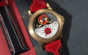 تكريم أسطوري بـ25 قطعة فقط.. ما سر ساعة تاي يو النادرة؟