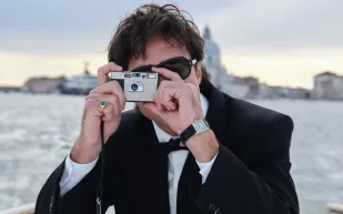 من إرث النخبة إلى اختيار الشباب: ساعة تانك من كارتييه تفرض حضورها في 2026