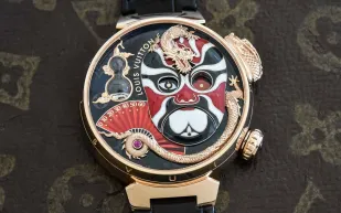 لويس فويتون تدهش عشاق الساعات بعرض ميكانيكي فاخر على المعصم (فيديو)