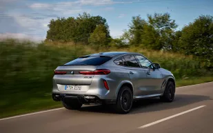 مواجهة بين مرسيدس AMG GLE 63 وBMW X6 M كومبيتيشن