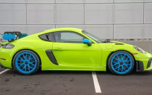 بورشه تكسر القواعد: GT4 RS تتحول إلى لعبة فاخرة بتصميم خيالي