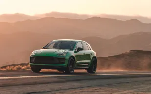 رفاهية المسافات الطويلة: أبرز خيارات السيارات العائلية في السعودية