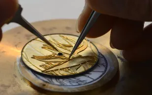 لوحات زمنية مصغّرة: تعرّف إلى فن الترصيع في عالم الساعات