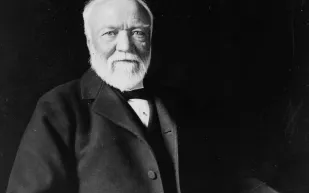 قصة أندرو كارنيجي: الرجل الذي تبرع بملياراته لبناء المستقبل