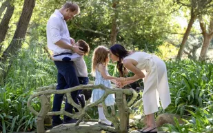 رقصة عفوية وتفاصيل سرية.. ميغان ماركل والأمير هاري في قبضة "التريند" (فيديو)