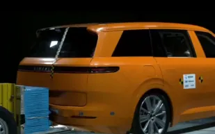 جيلي تحطم كل الأرقام القياسية في عالم سلامة السيارات (فيديو)