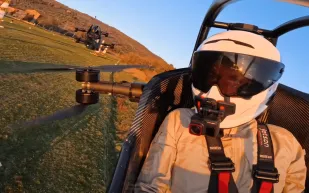 هل انتهى عصر السباقات الأرضية؟ جيتسون ون ترسم مستقبل الرياضات الجوية (فيديو)