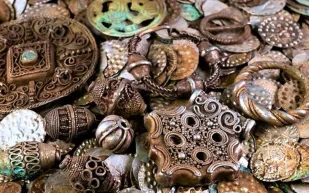 صيد الأسماك يكشف كنزًا فضيًا عمره 800 عام في السويد