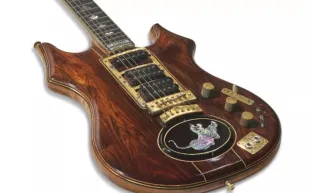 غيتار كورت كوبين يتصدر مزادات "كريستيز".. كم بلغ سعره؟