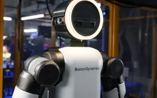 أطلس يتعلم كيف يتصرف كإنسان.. شراكة جديدة بين بوسطن دايناميكس وغوغل (فيديو)