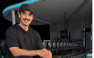 رقم قياسي جديد لمصور مستر بيست في تحدي القوة والسرعة (فيديو)