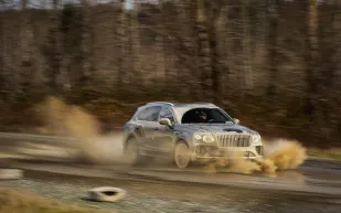 سيارات بنتلي الفاخرة تخوض تجربة رالي صادمة (فيديو)