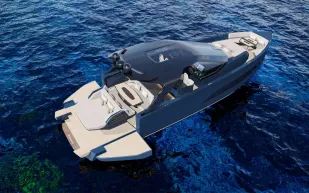 Manari Yachts تكشف عن أولى إبداعاتها البحرية: تصميم فاخر وأداء مميز في اليخوت الجديدة