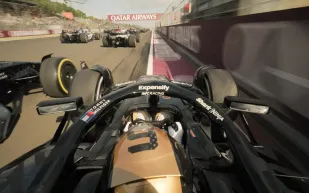 كيف غير فيلم "F1" قواعد التصوير السينمائي بتكنولوجيا مبتكرة وسط سباقات حية؟ (فيديو)