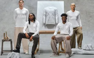 125 عامًا على الإنجاز التاريخي: قميص توتنهام الكلاسيكي يعود للواجهة