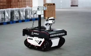 دبابة روبوتية مصغرة.. كيف يطفئ هذا الروبوت الحرائق وحده؟