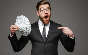 كيف يكذب الرجال حول وضعهم المالي ليبدوا أكثر جاذبية؟ دراسة تكشف