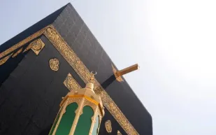أسرار الصناعة..مسؤول يكشف تفاصيل تكلفة كسوة الكعبة الفاخرة (فيديو)