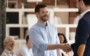 الذكاء العاطفي.. البوصلة الخفية لنجاح القادة في إدارة المشاريع