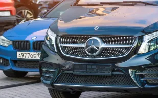 كيف خسرت مرسيدس سباق الفخامة أمام BMW خلال 2025؟