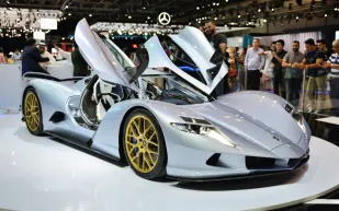 هل قيادة السيارات الكهربائية آمنة صحيًا؟ دراسة حديثة تجيب