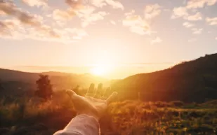 أجسام الكائنات الحية تصدر ضوءاً خافتاَ يُظلم عند الوفاة!