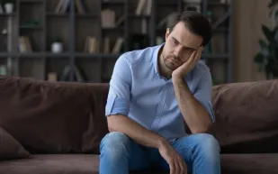 العزلة الاجتماعية تشكل خطرًا صحيًا مشابهًا للتدخين