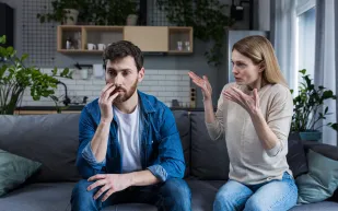 لعلم يكشف الجانب الخفي لتراجع التعاطف عند الرجال تحت الضغط