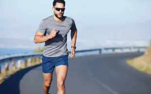 هل الرياضة تقي من السرطان؟ دراسة تكشف عن دور التمارين القصيرة في الوقاية