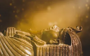 وثائقي بريطاني يثير الجدل: هل تورط هوارد كارتر في سرقة آثار توت عنخ آمون؟ (فيديو)