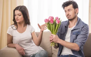 الرجل في عيون المرأة: كيف تتغير معايير الجاذبية عند النساء بعد سن الخمسين؟