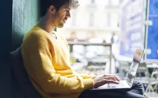 هل يكفي المشي القصير أثناء العمل لتغيير حياتك الصحية؟ دراسة تجيب