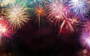 دبي تبدأ عام 2026 بعروض استثنائية للألعاب النارية والليزر(فيديو)