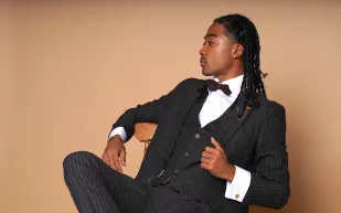 البروش الفاخر: لمسة رفاهية للرجل الأنيق