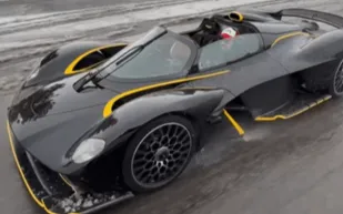 مالك سيارة فالكيري سبايدر يفاجئ العالم بطريقة غير تقليدية لاستخدام سيارته (فيديو)