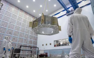 ناسا تكتشف بكتيريا خارقة.. هل تشكل تهديدًا أم فرصة للعلوم؟