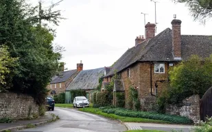 إيلين دي جينيريس تعود لعالم العقارات بقصر يتجاوز 27 مليون دولار