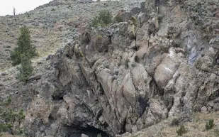 اكتشاف أثري في أوريغون يقلب موازين التاريخ.. ملابس مخيطة قبل الأهرامات