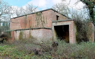 محطة طاقة تاريخية بقلب غابات لندن.. تنتظر من يحولها إلى قصر فاخر!