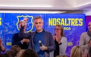 معركة انتخابية في برشلونة.. فونت يهاجم الإدارة الحالية ويعد بـ"التنظيف"!