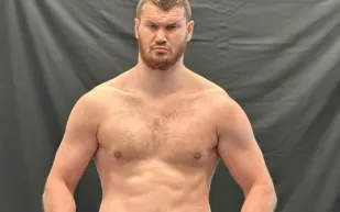 خِصم تايسون فيوري يصارع دبًا قبل النزال المرتقب في لندن (فيديو)