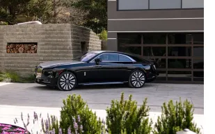 بمدى 530 كيلومتراً.. رولز-رويس تكشف عن "سبيكتر" الكهربائية