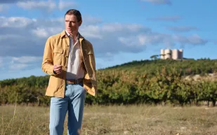 الثراء الصامت: 5 علامات رجالية تهمس بالفخامة في 2026